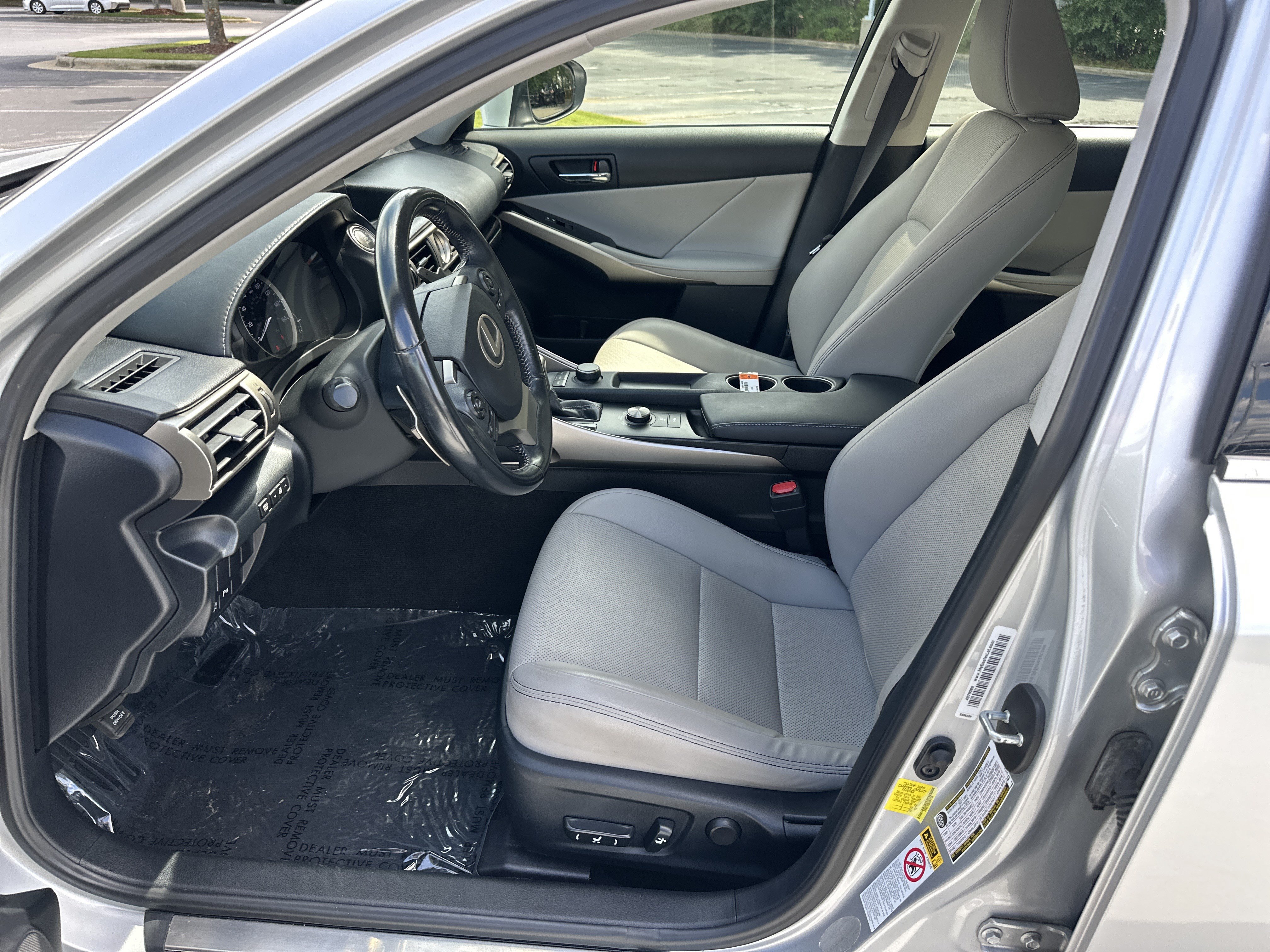 Used 2016 Lexus IS 200t w/ Premium Package RWD image 16