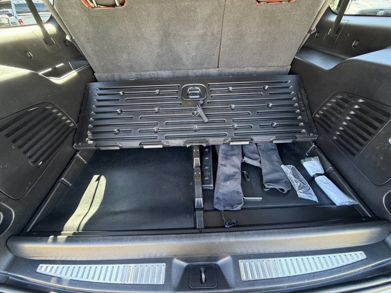 Used 2019 Cadillac Escalade ESV Luxury image 48