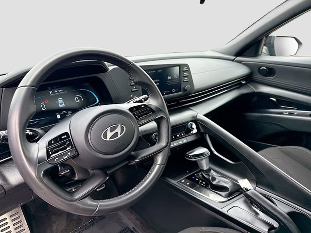 Certified 2025 Hyundai Elantra Sport FWD image 9