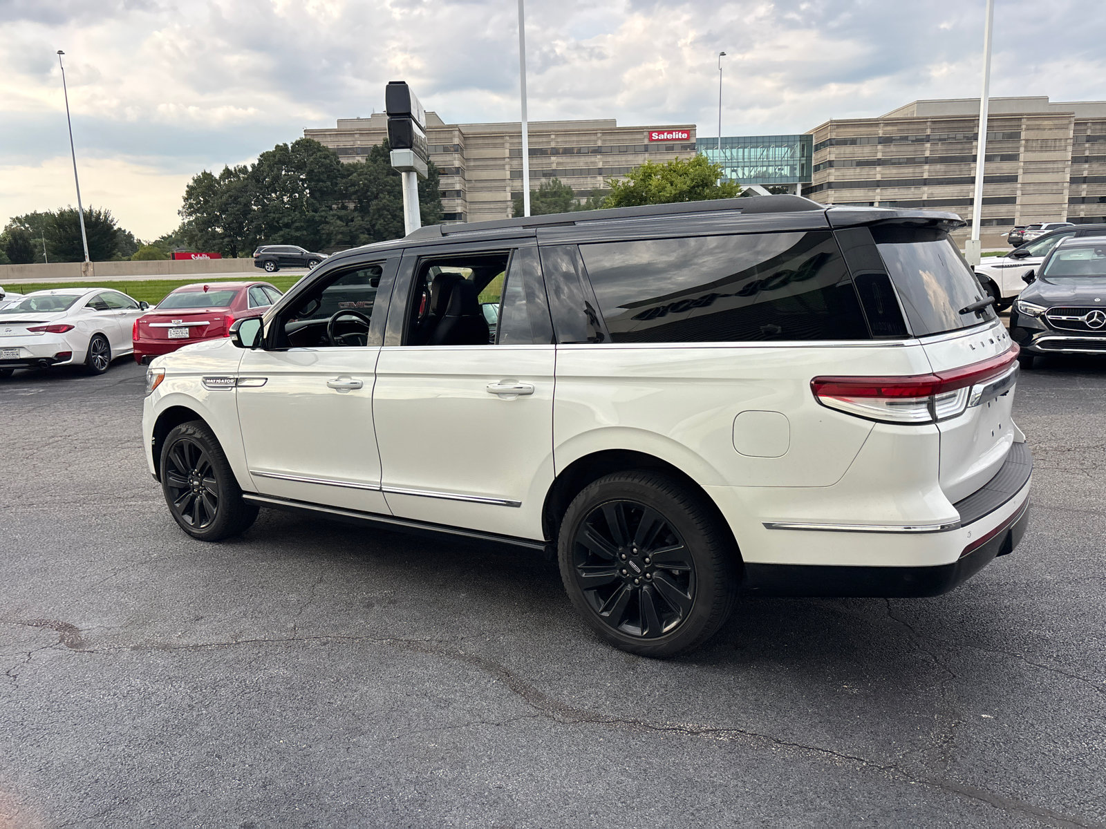 Used 2023 Lincoln Navigator L Black Label AWD/4WD image 5