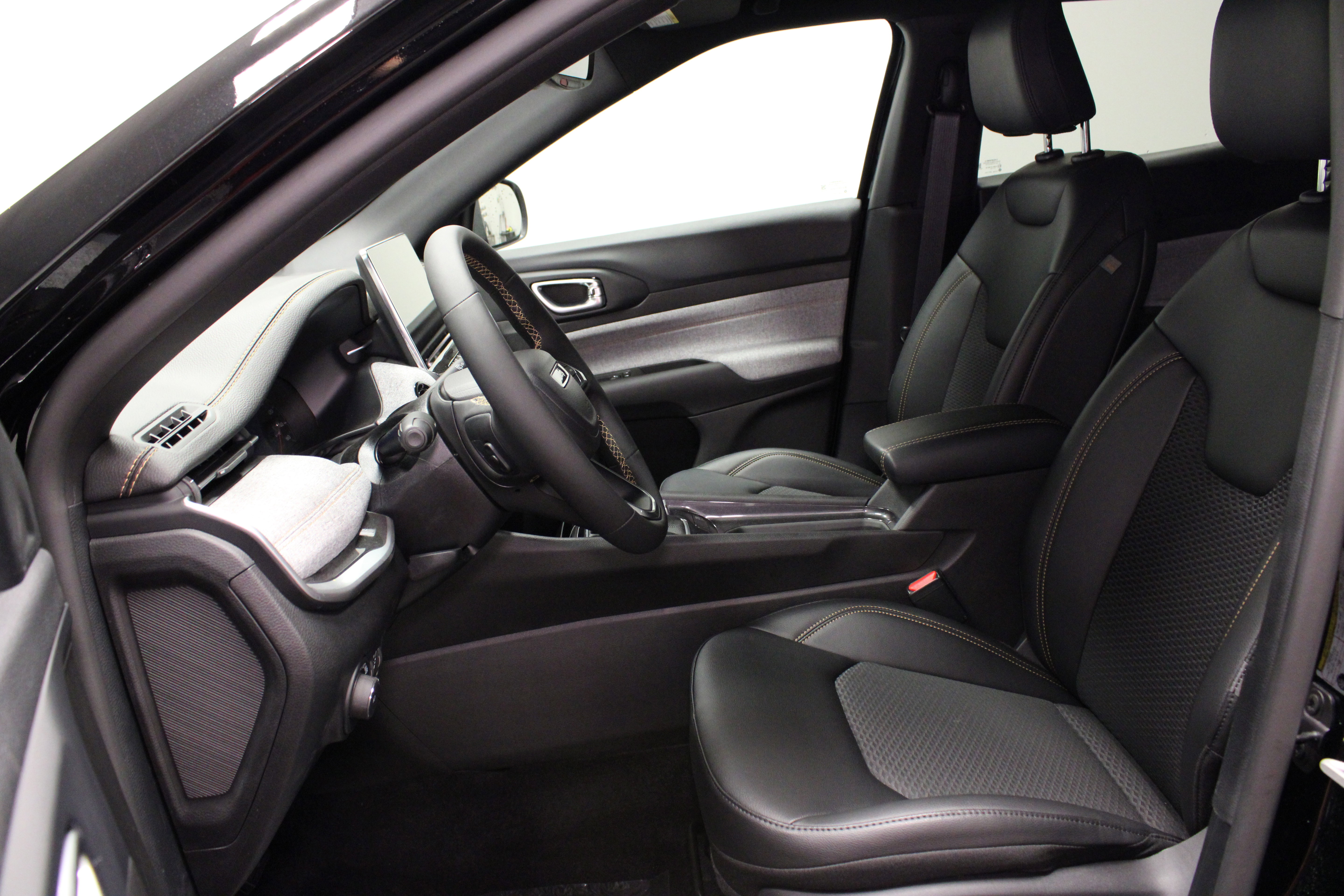 New 2026 Jeep Compass Latitude AWD/4WD image 17