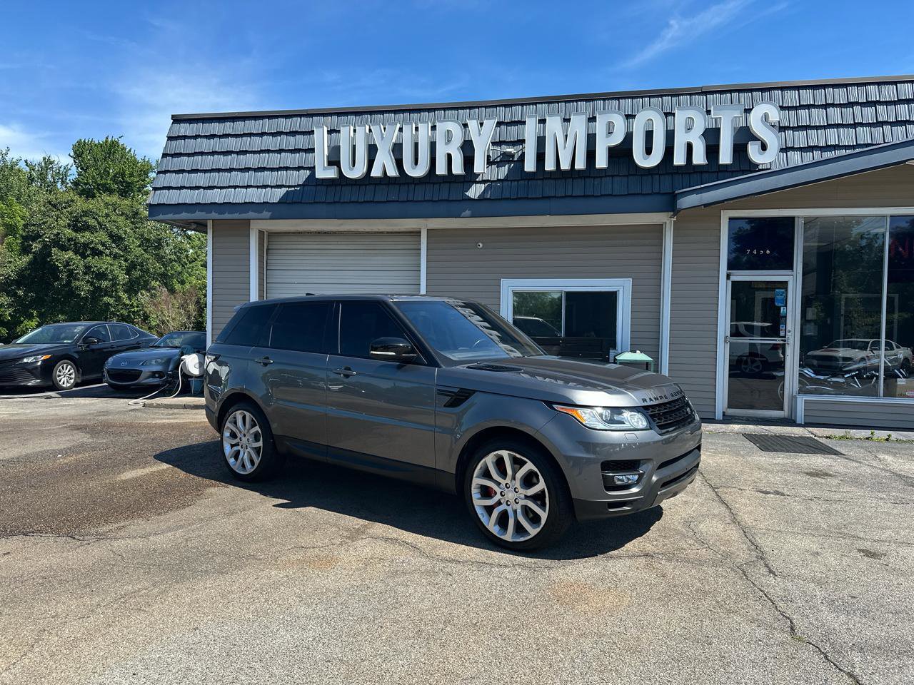 Used 2017 Land Rover Range Rover Sport Supercharged AWD/4WD image 2