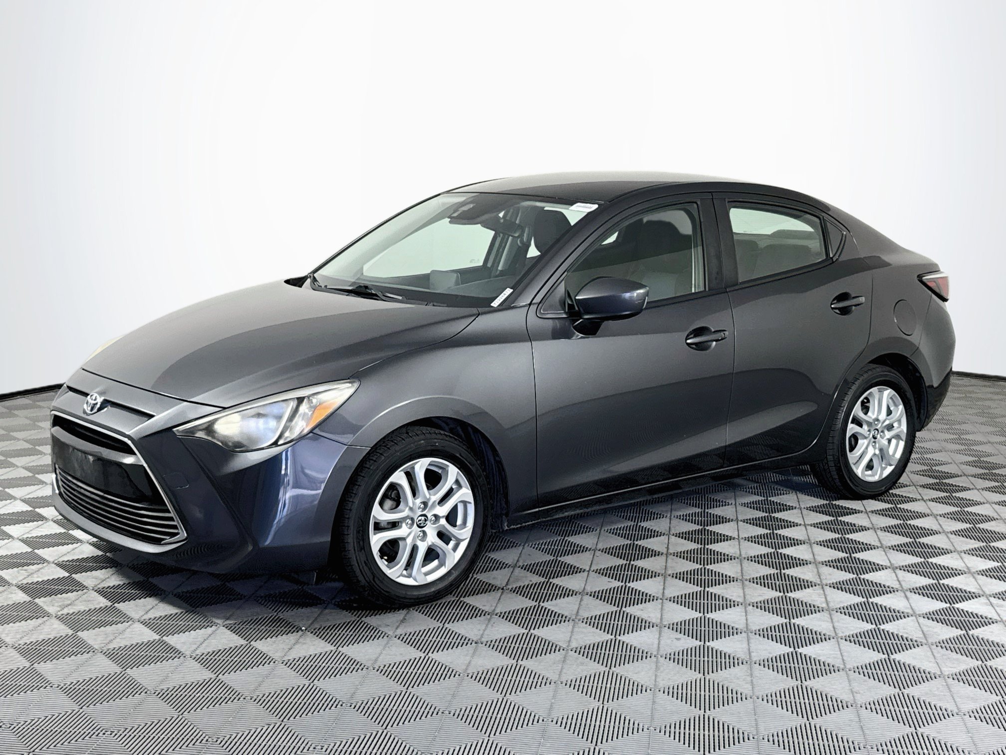Used 2017 Toyota Yaris iA FWD image 4
