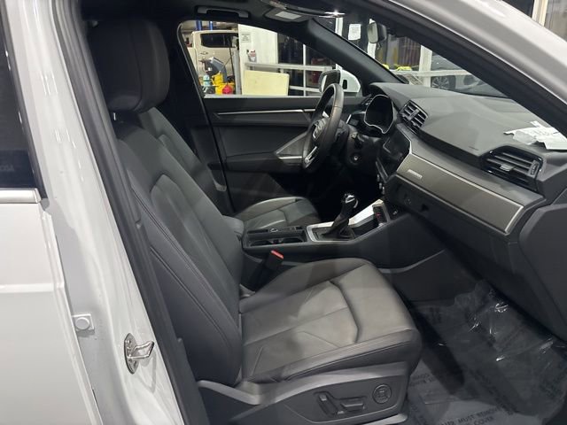 Used 2025 Audi Q3 2.0T Premium image 35