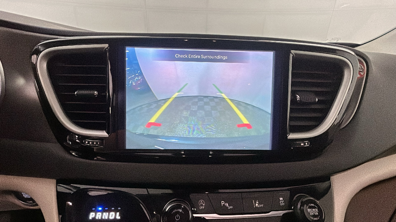 Used 2024 Chrysler Pacifica Touring-L FWD image 26