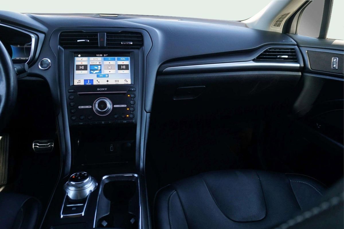 Used 2017 Ford Fusion Energi Titanium FWD image 27