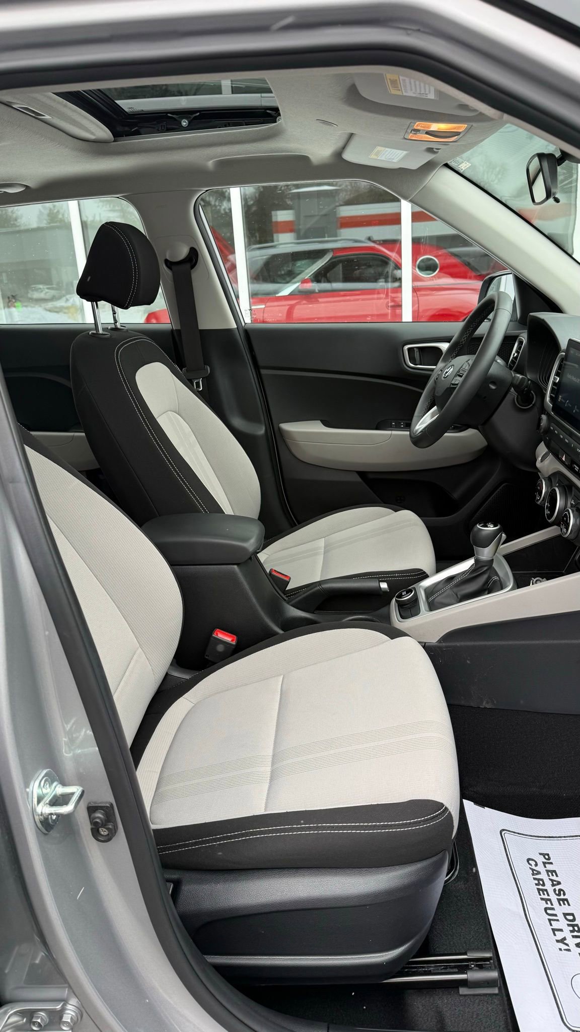 Used 2025 Hyundai Venue SEL image 13