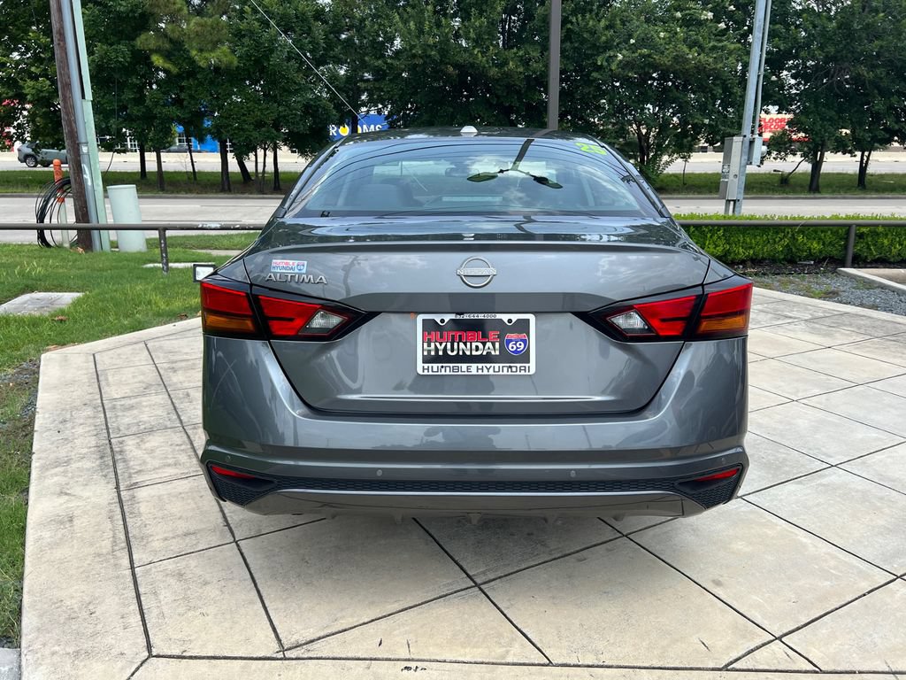 Used 2025 Nissan Altima 2.5 SV FWD image 12