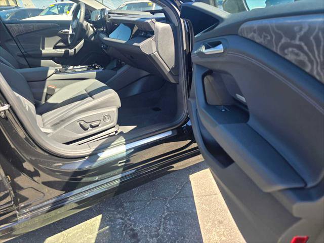 Used 2025 Audi A6 e-tron Premium Plus w/ Premium Plus AWD/4WD image 10