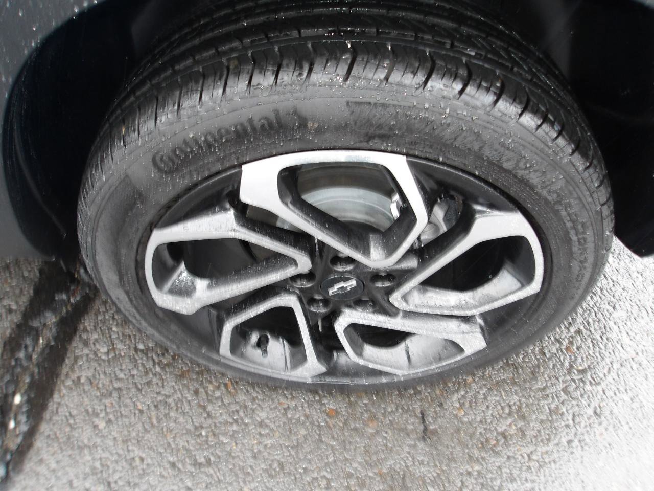 Used 2024 Chevrolet Trax RS w/ Sunroof Package FWD image 26