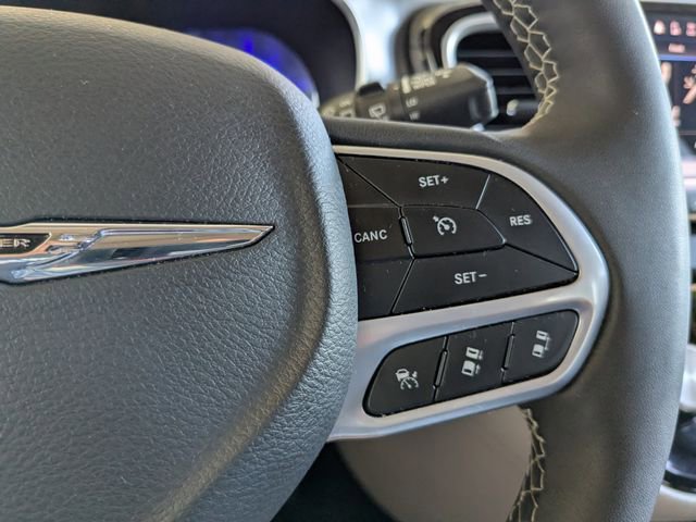 Used 2023 Chrysler Pacifica Touring-L FWD image 19