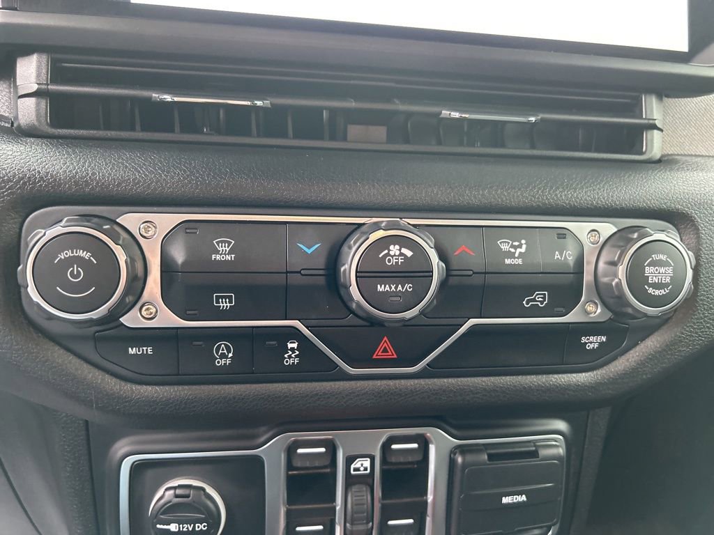 Used 2025 Jeep Wrangler Sport S image 22