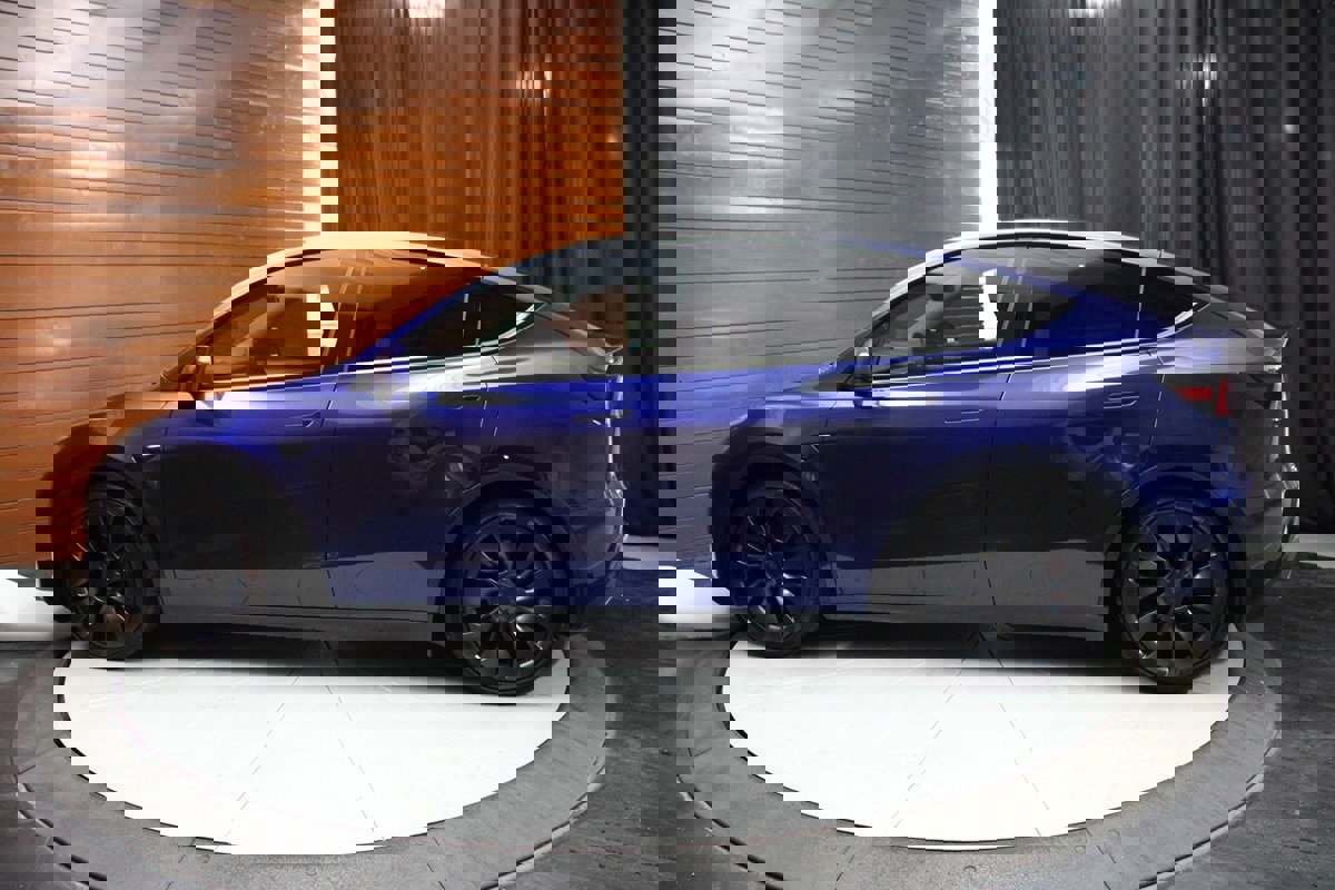 Used 2024 Tesla Model Y Performance image 12