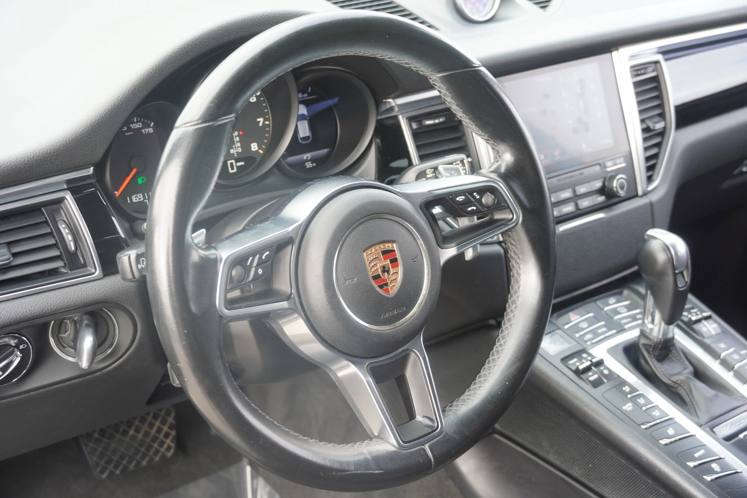 Used 2017 Porsche Macan image 28