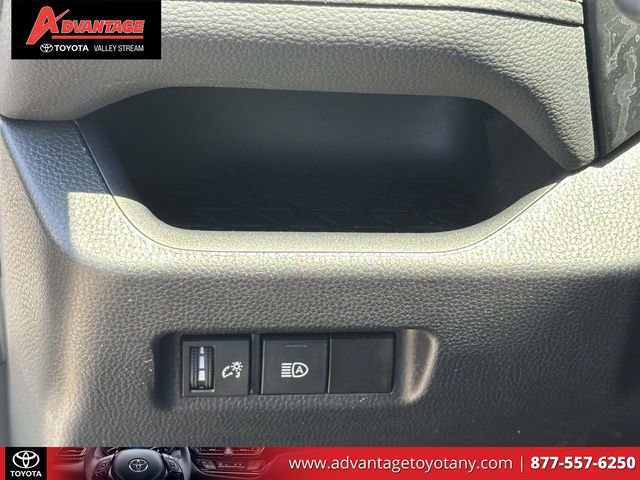 Used 2025 Toyota RAV4 XLE FWD image 25