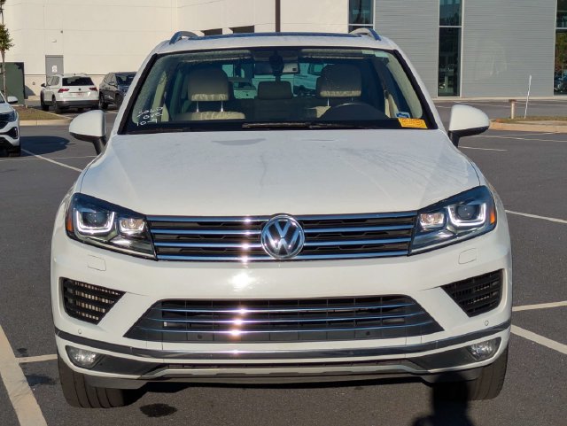 Used 2015 Volkswagen Touareg Sport AWD/4WD image 9