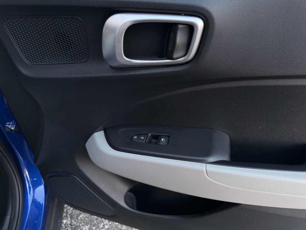 Certified 2025 Hyundai Venue SEL image 27