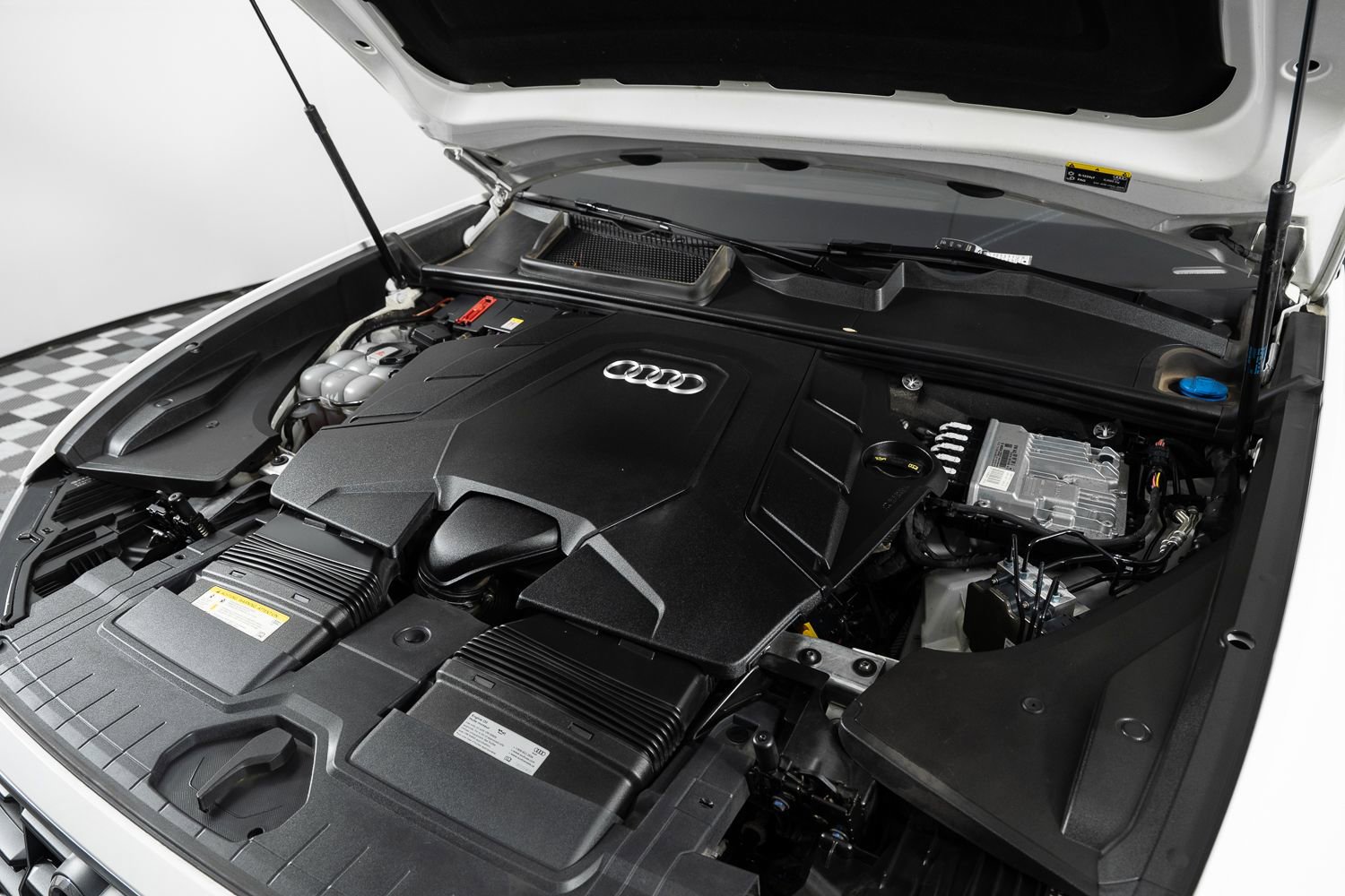Used 2019 Audi Q8 Premium w/ Convenience Package image 45