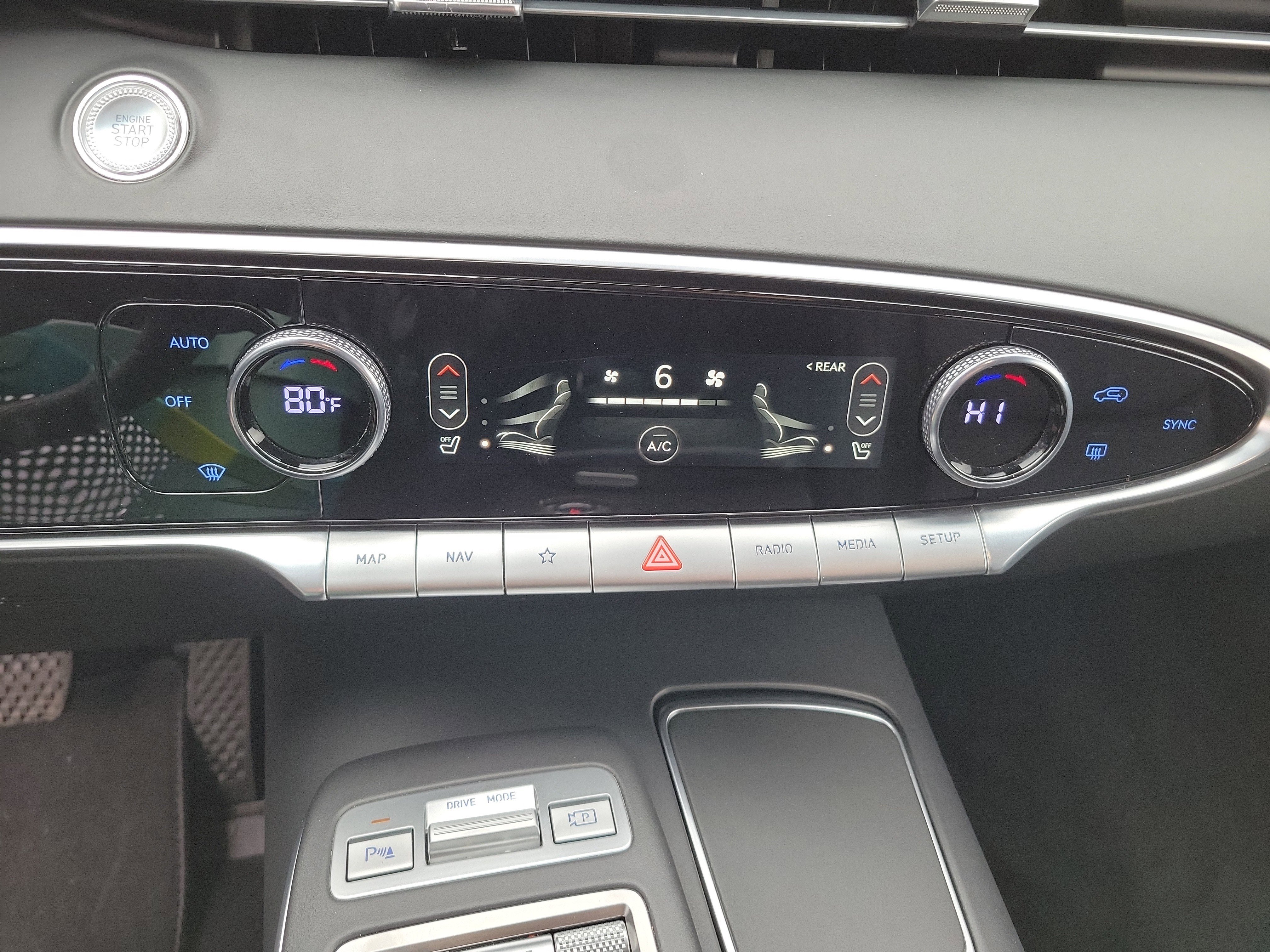 Used 2025 Genesis GV70 2.5T image 12