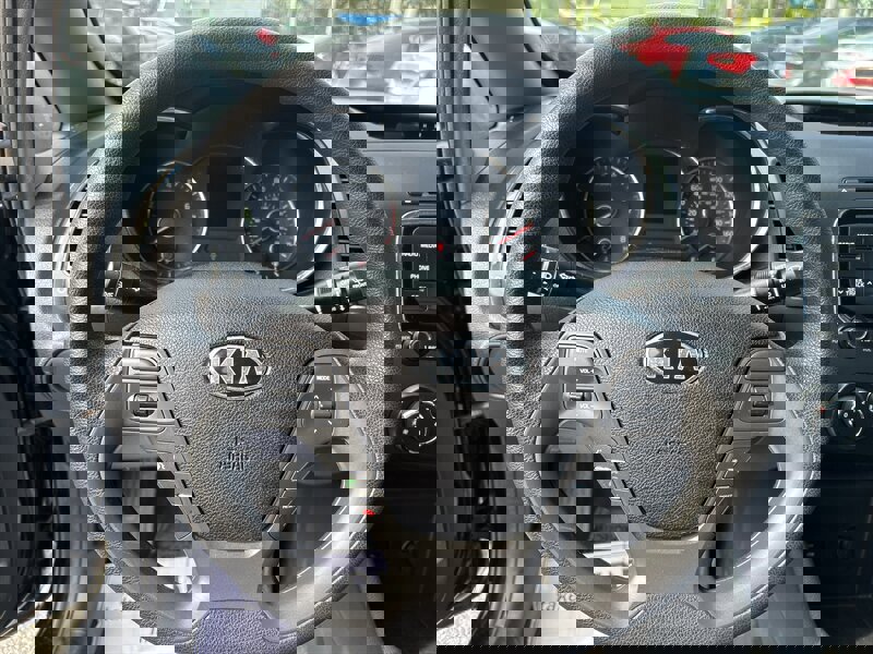 Used 2017 Kia Forte LX image 13