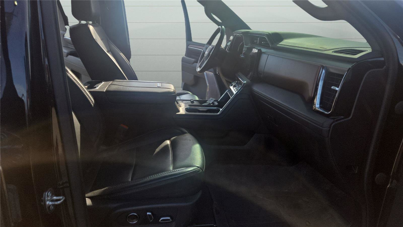 Used 2024 GMC Sierra 2500 Denali w/ Technology Package image 26