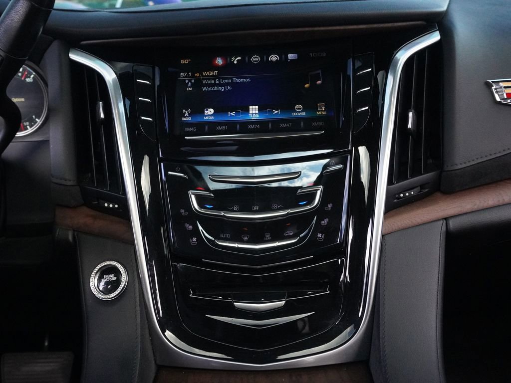 Used 2020 Cadillac Escalade Luxury w/ Escalade Sport Edition AWD/4WD image 55
