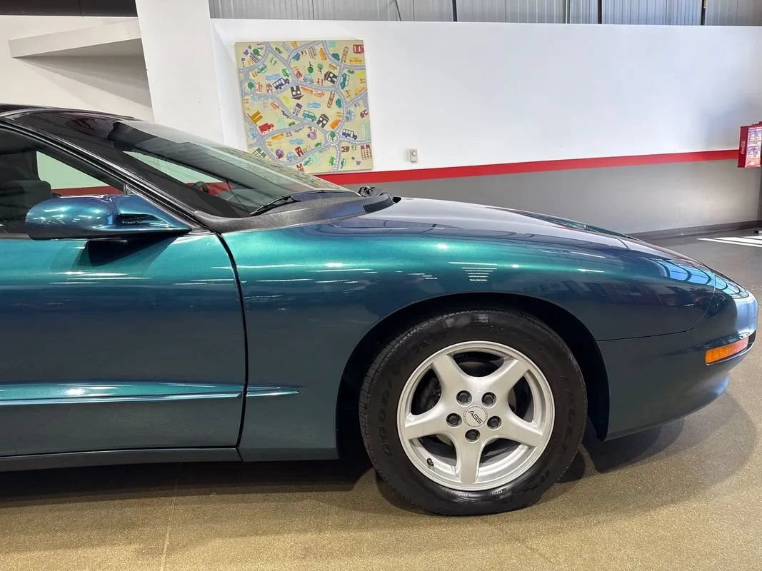 Used 1997 Pontiac Firebird Formula w/ Opt Pkg RWD image 38