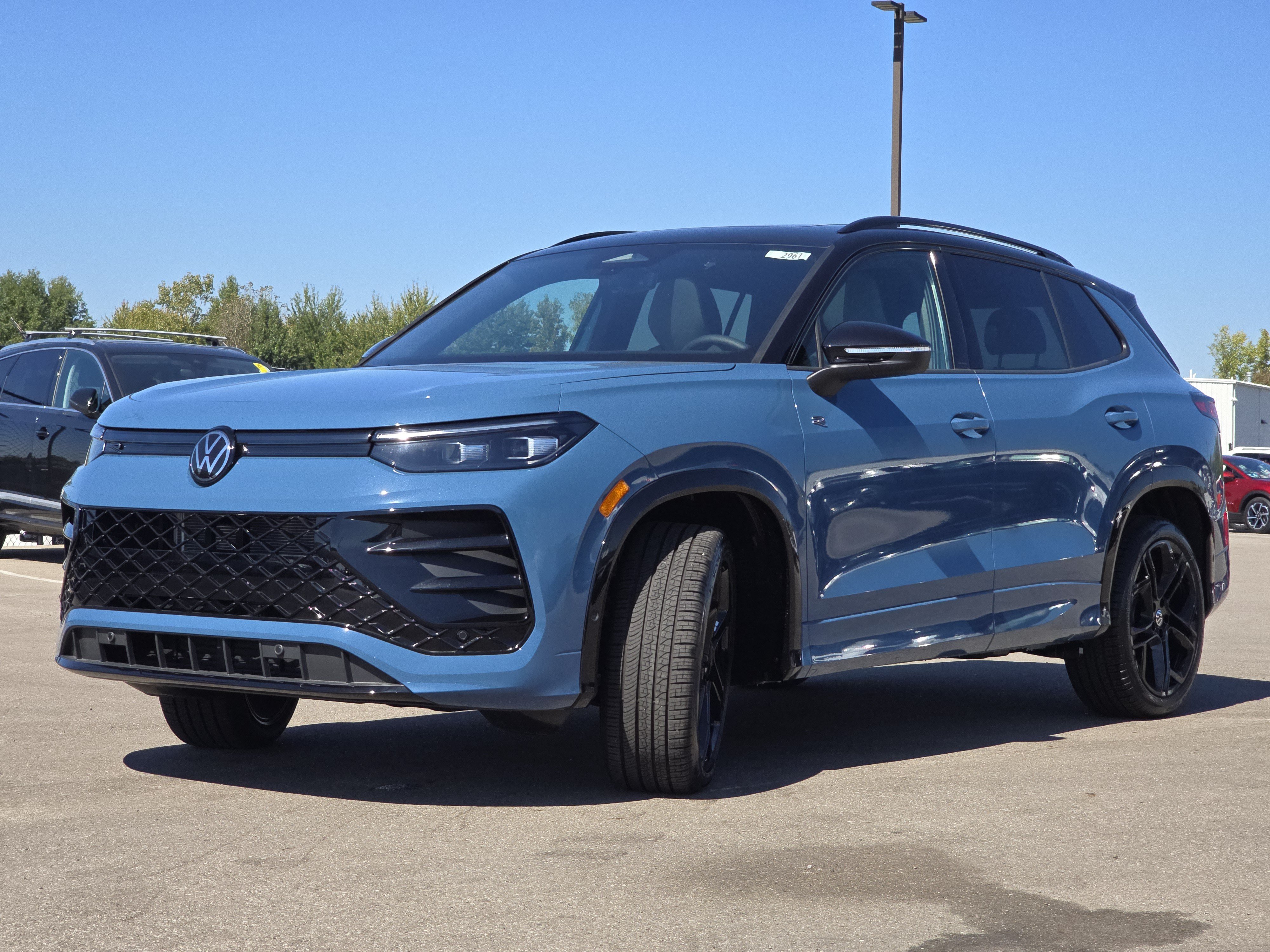New 2026 Volkswagen Tiguan SE R-Line AWD/4WD image 3
