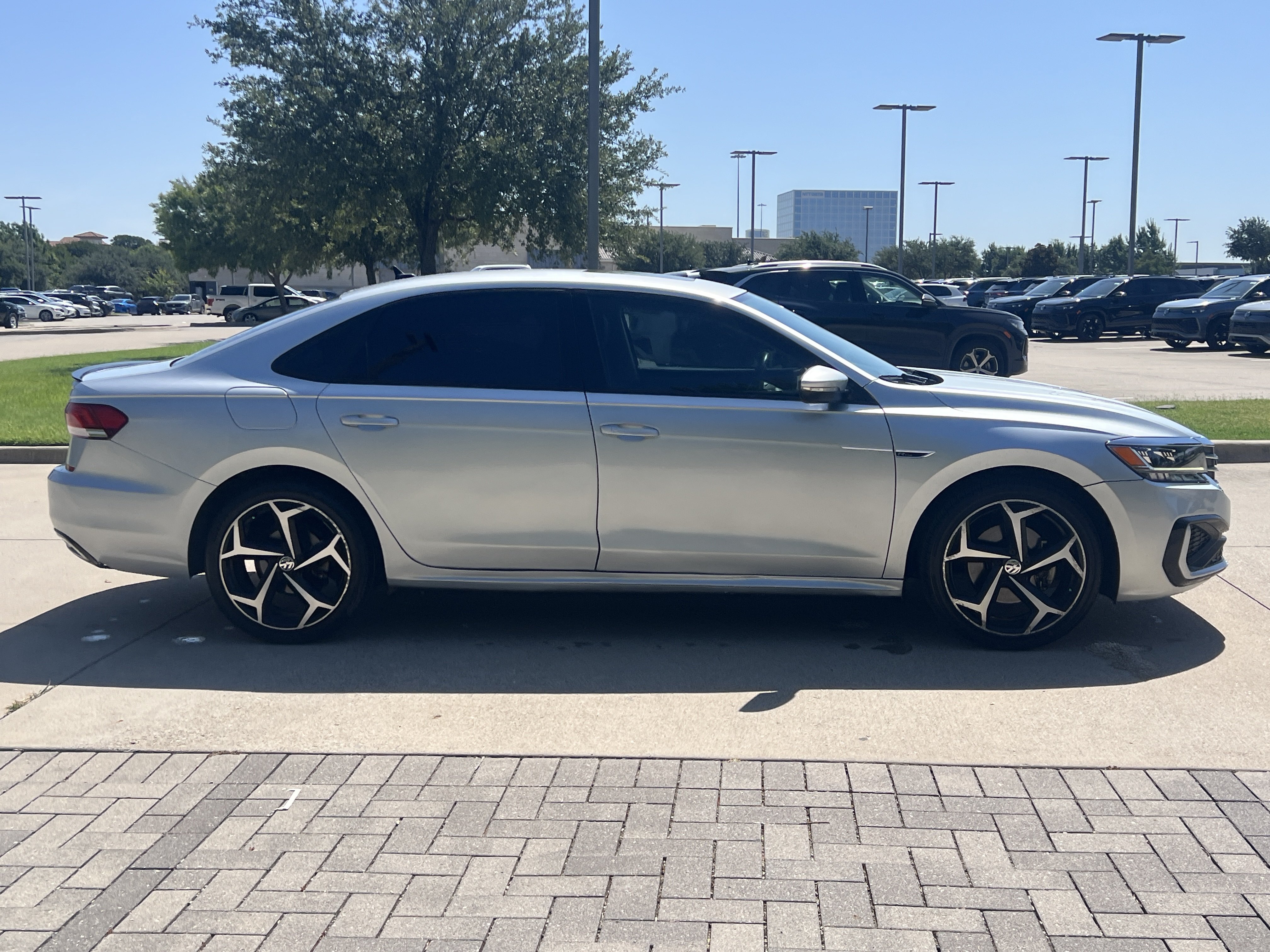 Used 2020 Volkswagen Passat 2.0T R-Line FWD image 10