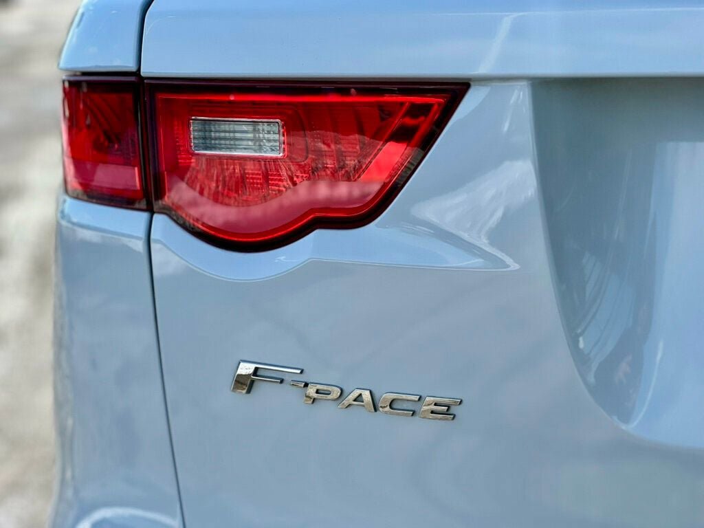 Used 2017 Jaguar F-PACE S AWD/4WD image 10