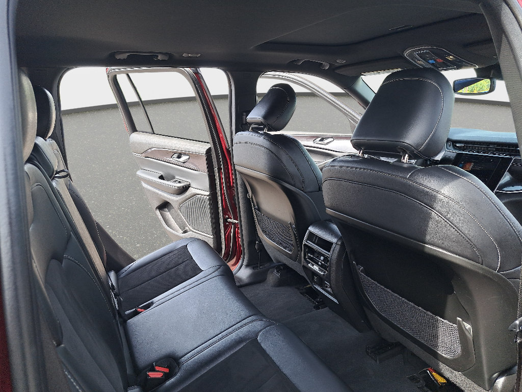 Certified 2023 Jeep Grand Cherokee Altitude AWD/4WD image 11
