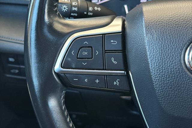 Certified 2021 Toyota Highlander XSE FWD image 28