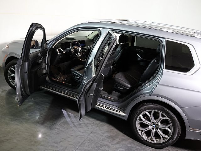 Used 2025 BMW X7 xDrive40i AWD/4WD image 5