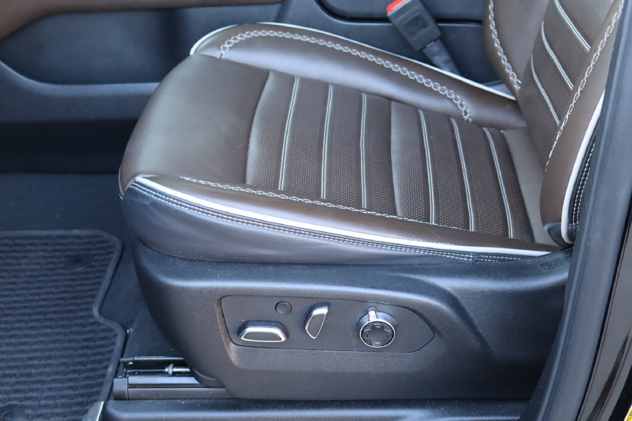 Used 2025 GMC Yukon Denali Ultimate AWD/4WD image 17