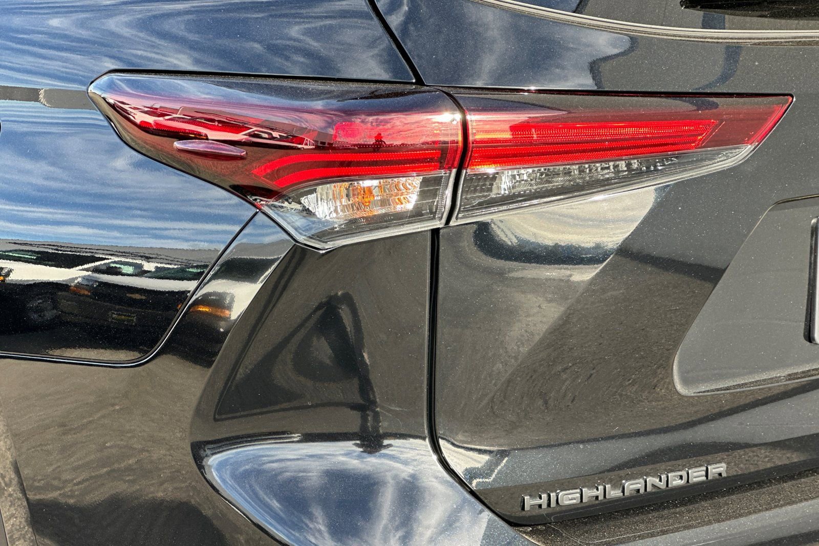 Used 2024 Toyota Highlander XSE FWD image 38