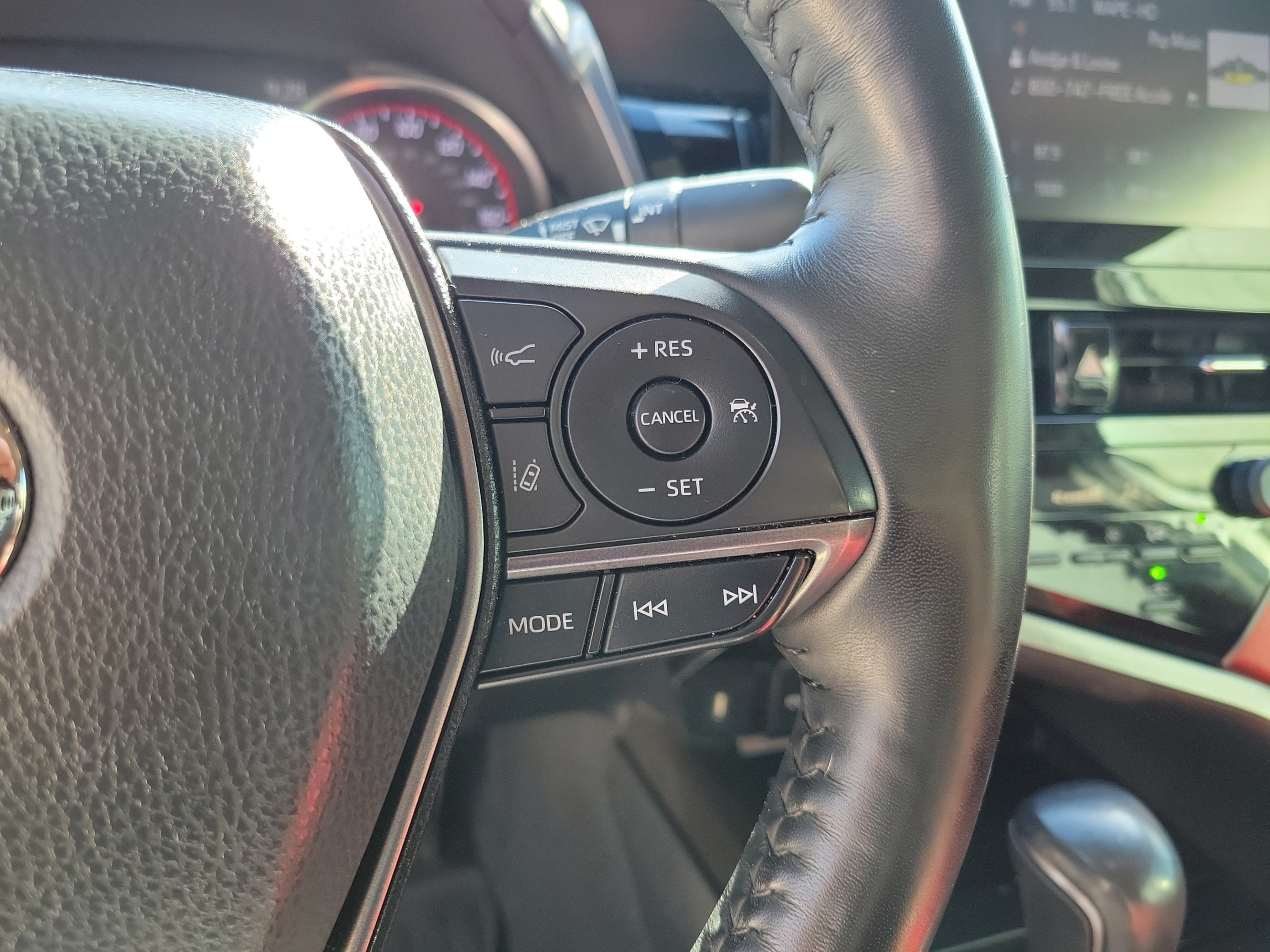 Used 2022 Toyota Camry XSE FWD image 11