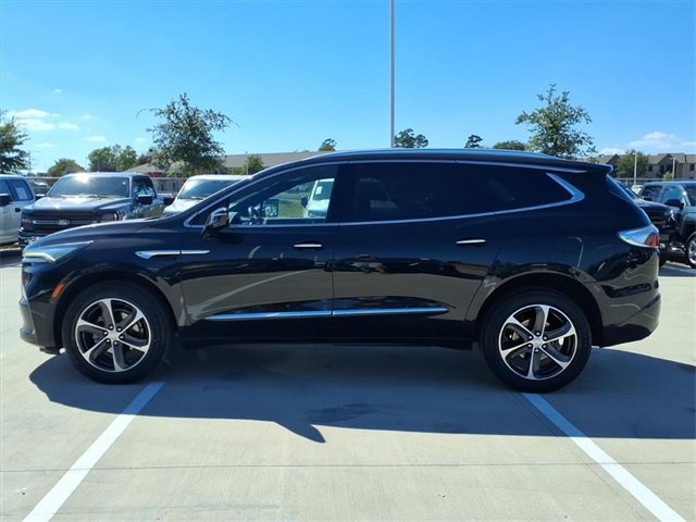 Used 2022 Buick Enclave Essence w/ Sport Touring Edition image 8