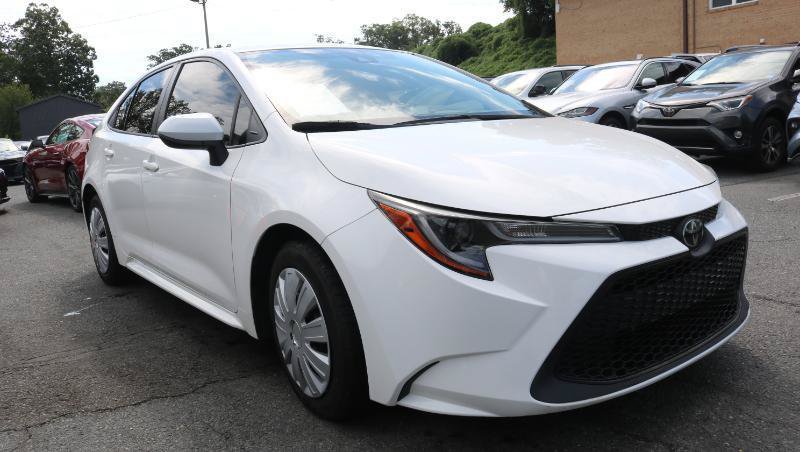 Used 2020 Toyota Corolla LE FWD image 3