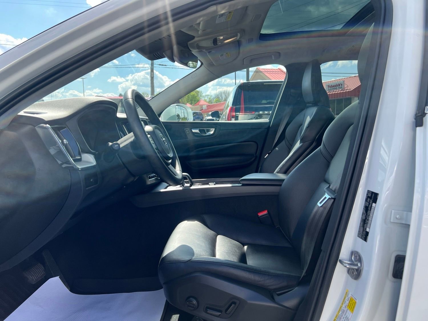 Used 2023 Volvo XC60 B5 Core AWD/4WD image 29