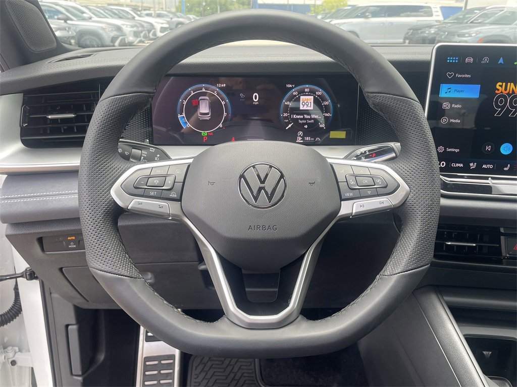 New 2025 Volkswagen Tiguan SE R-Line image 15