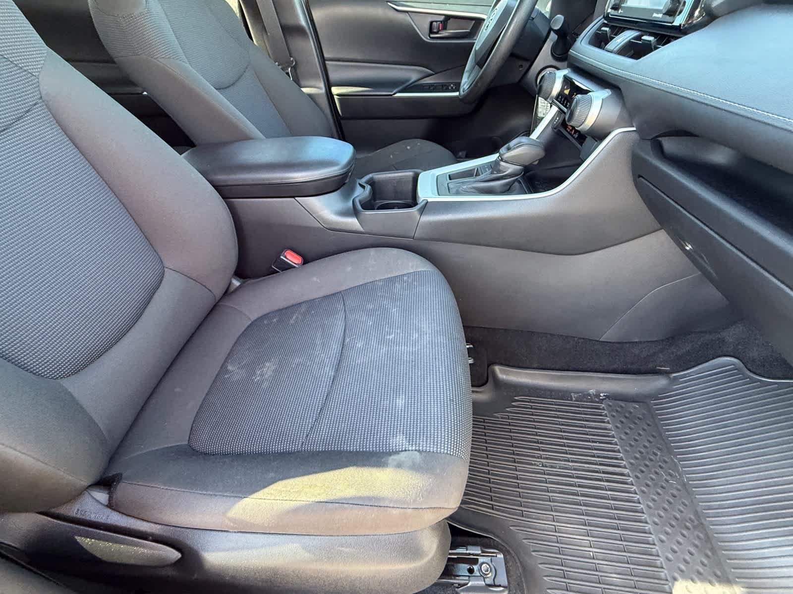 Used 2022 Toyota RAV4 LE FWD image 10