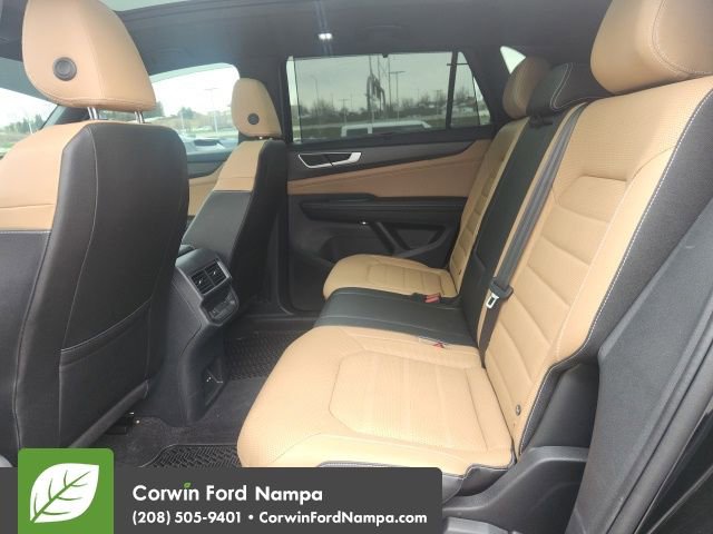 Used 2024 Volkswagen Atlas Cross Sport SEL R-Line image 8