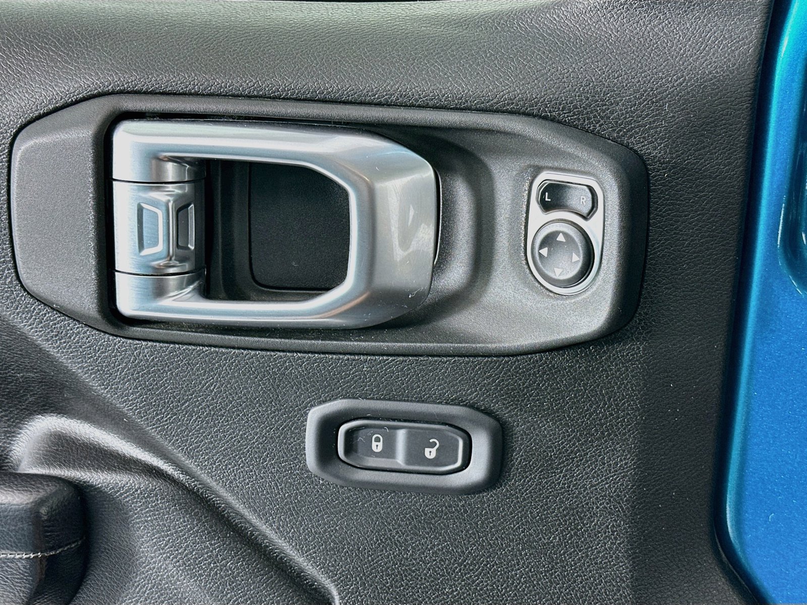 Used 2019 Jeep Wrangler Unlimited Sport S AWD/4WD image 25