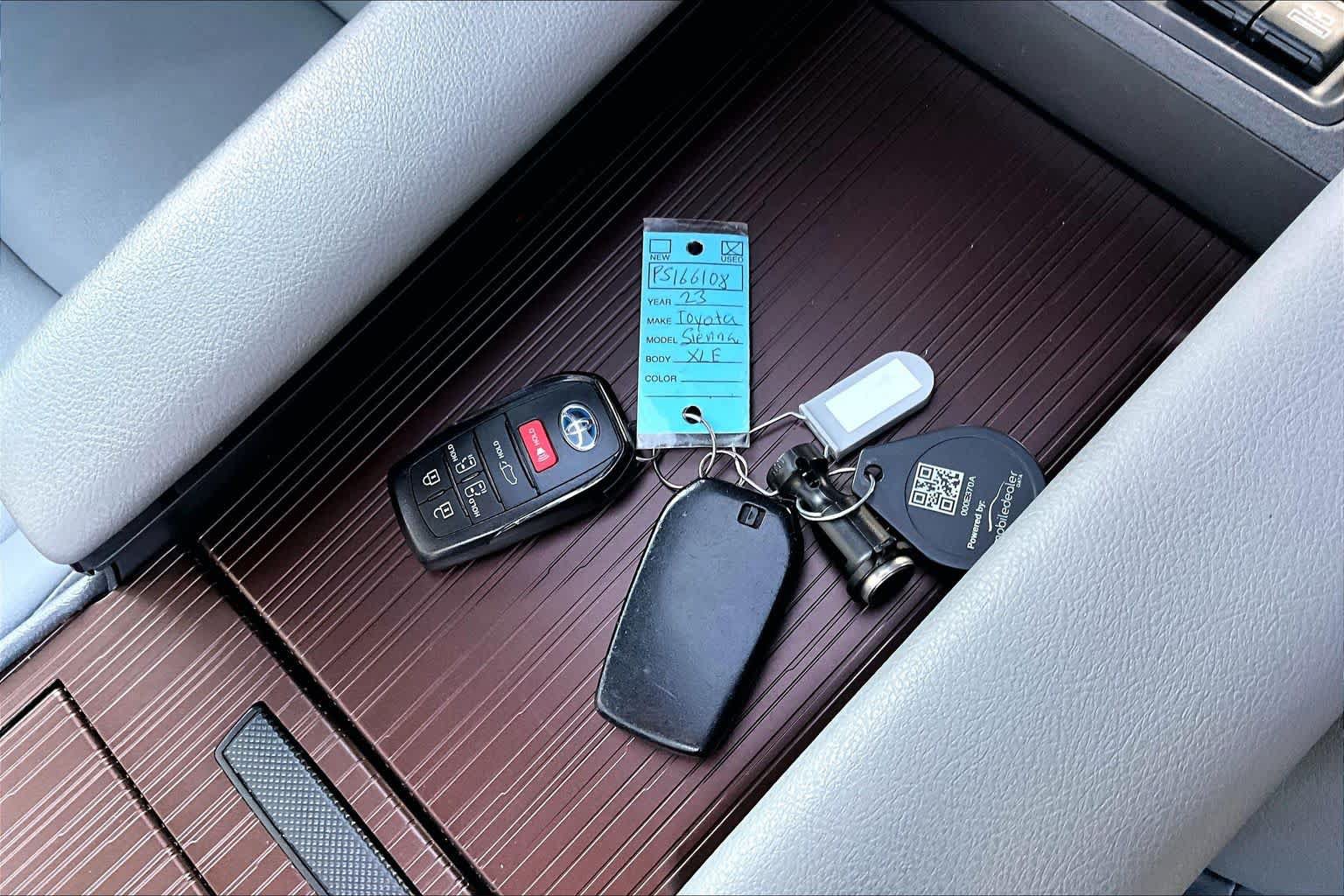 Certified 2023 Toyota Sienna XLE FWD image 15