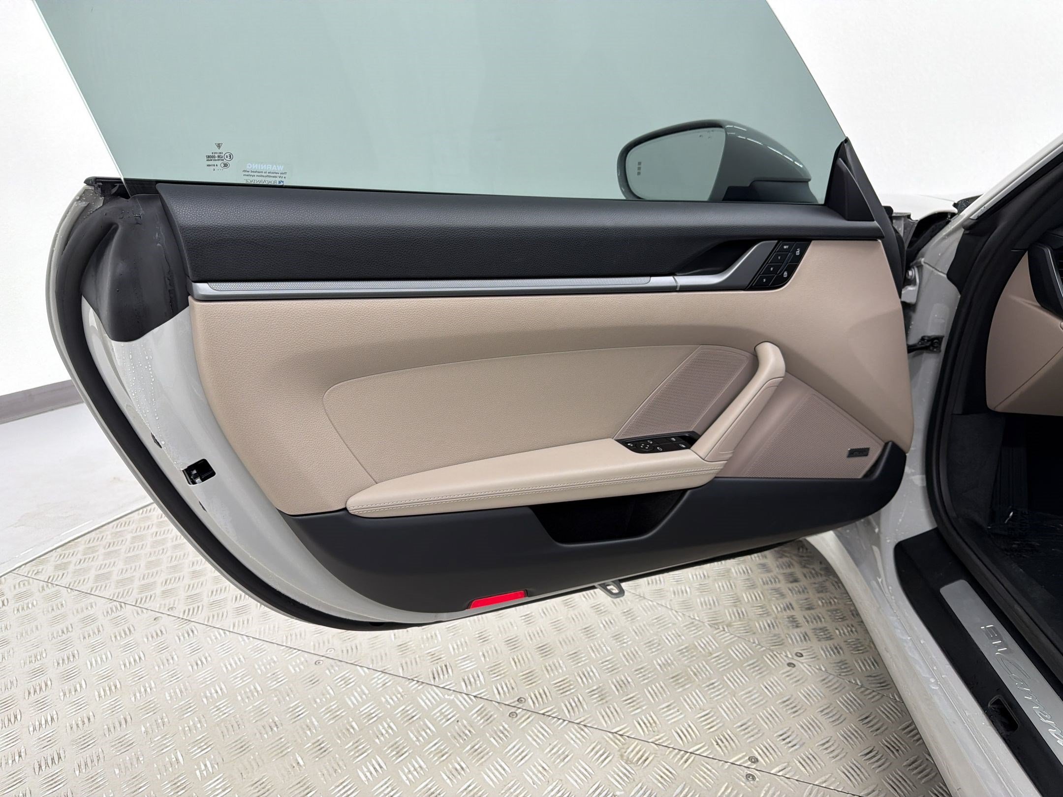 Certified 2025 Porsche 911 Carrera RWD image 24