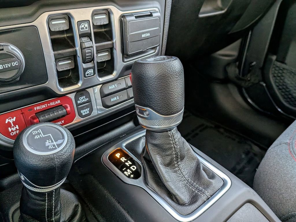 Used 2025 Jeep Wrangler Unlimited Rubicon w/ Convenience Group image 18