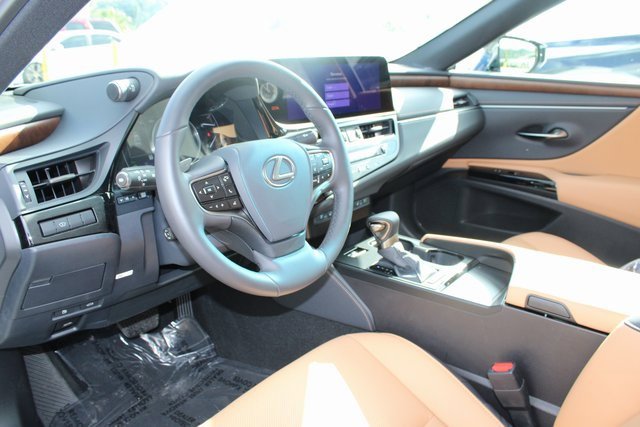Certified 2025 Lexus ES 300h w/ Premium Package image 12