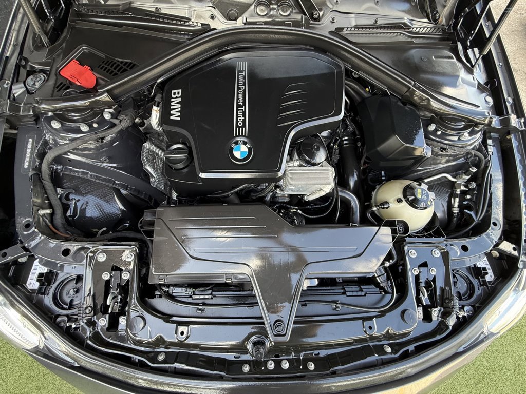 Used 2016 BMW 328i Sedan w/ Driver Assistance Package image 32