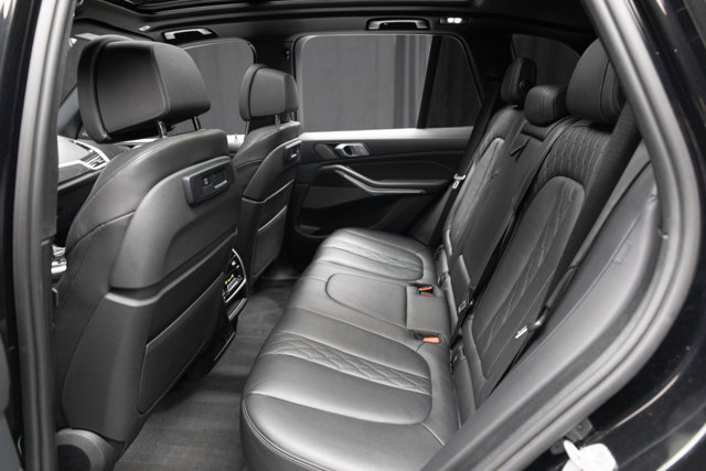 Used 2021 BMW X5 M50i image 11