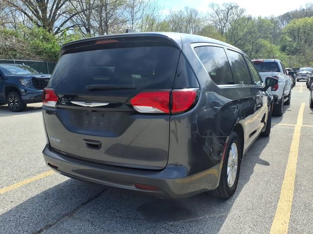 Used 2023 Chrysler Voyager LX image 4